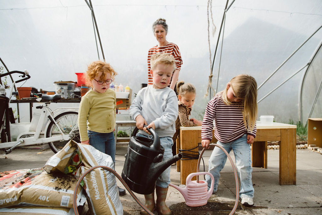 kinderopvang-terheijden-planten-watergeven